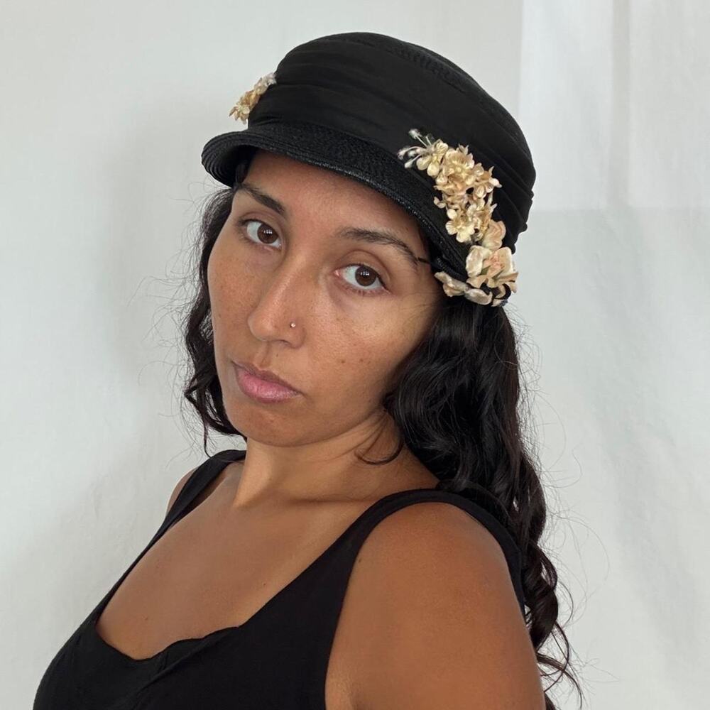 Vintage 1960s Marché Exclusive black short brimmed raffia hat cloche 3D flowers
